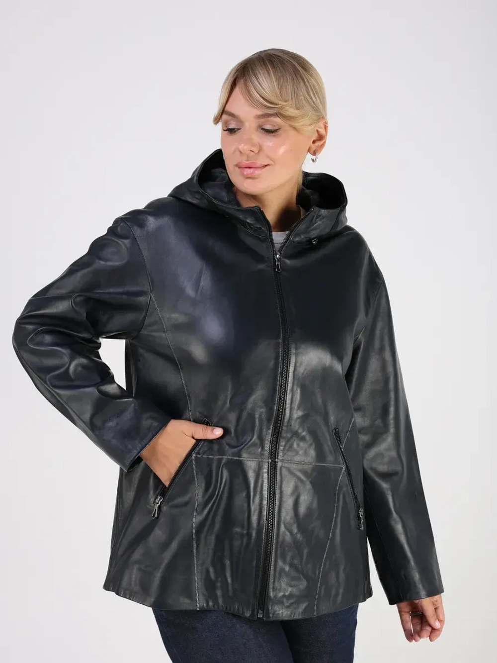 Кожаная куртка демисезонная с капюшоном оверсайз