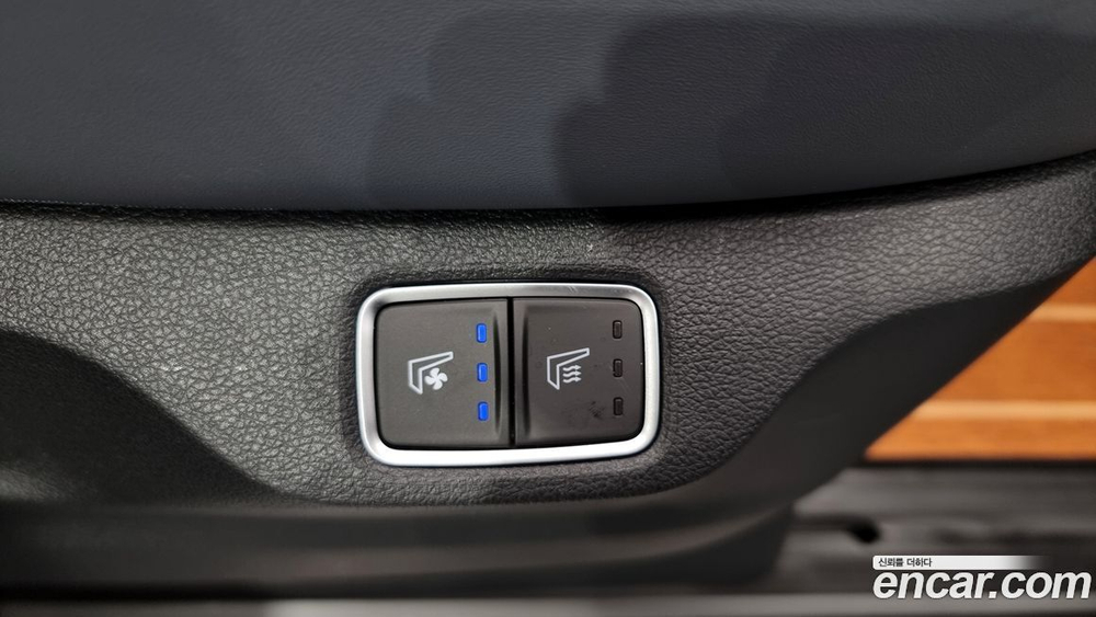 Hyundai Staria 4WD Lounge 9-и местный (11.2021)