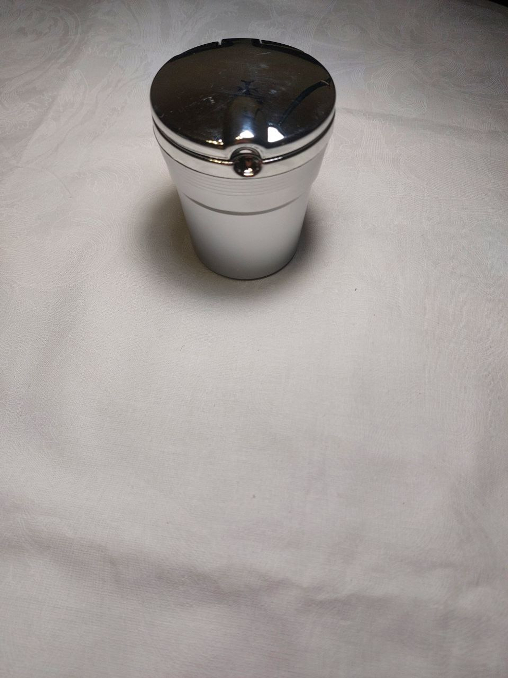 Пепельница автомобильная бездымная с подсветкой, подстаканник для автомобиля белая