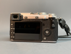 Fujifilm X-E2S внизу небольшой скол на корпусе