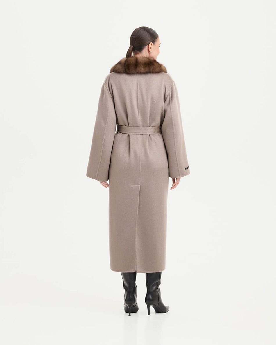 Пальто кашемировое с отделкой из меха соболя