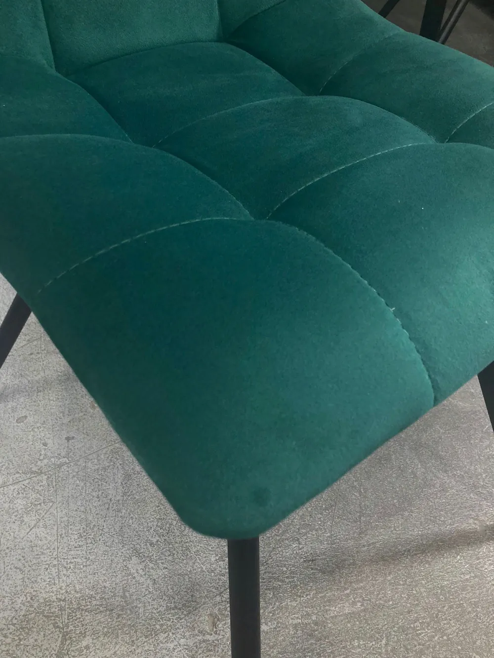 Стул Чили каркас конус разборный черный основание велюр изумруд