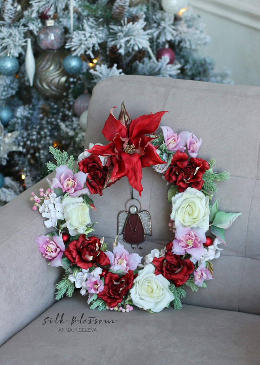 Рождественский венок с пуансеттией из шелка