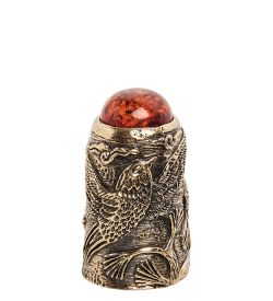 AM-1900 Наперсток «Птички свиристели» (латунь, янтарь)