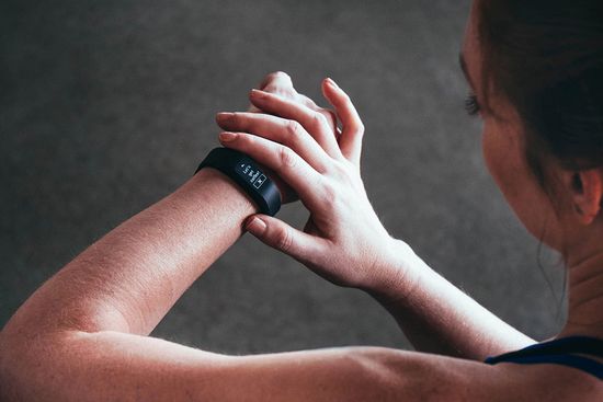 Фитнес-браслет Garmin Vivosmart 3 Черный L (большой) 010-01755-23