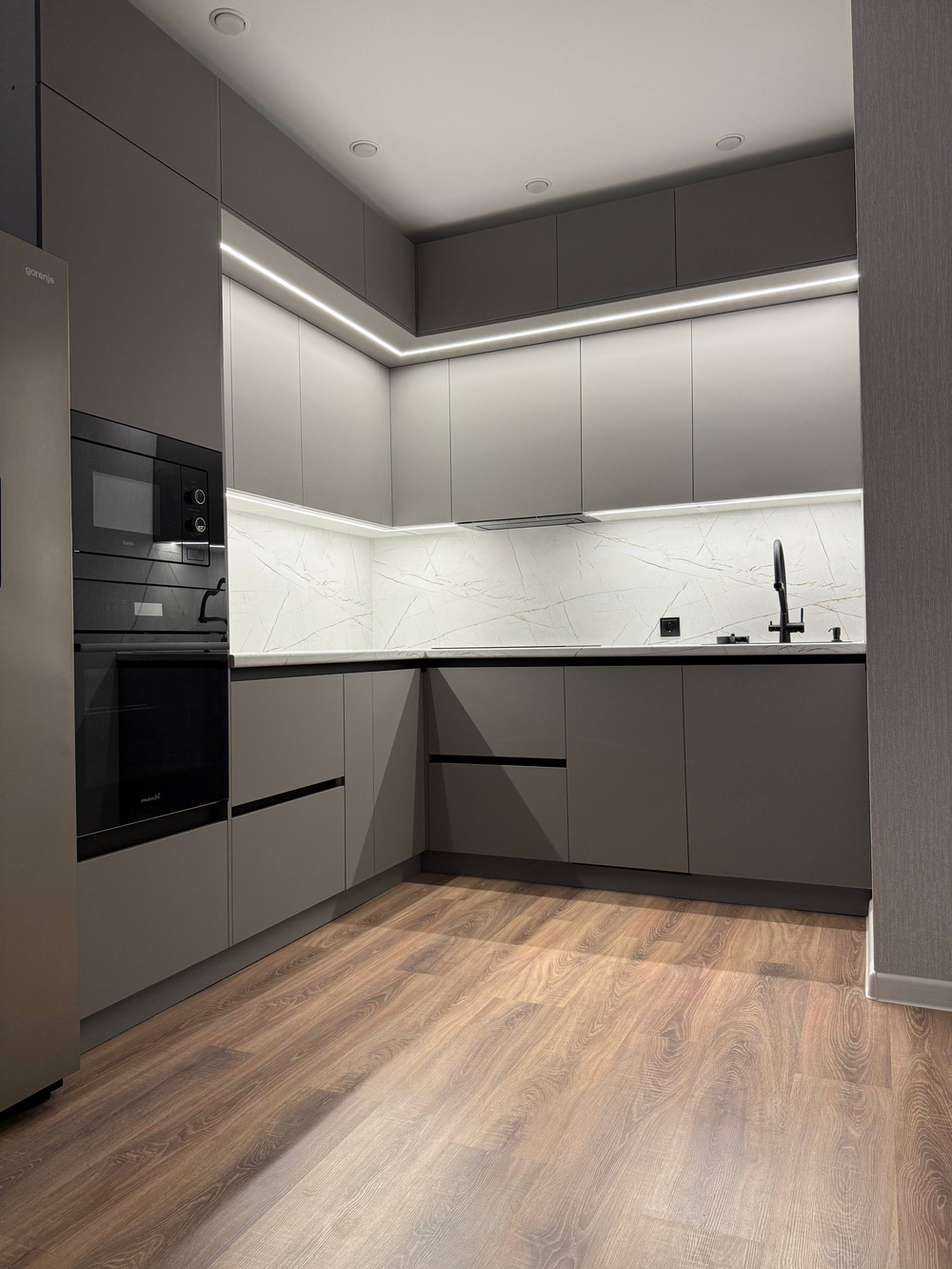 МОДУЛЬНАЯ КУХНЯ Аттика Gola Plastic АКРИЛИТ( АТТИКА ГОЛА )В НАЛИЧИИ ПО ВАШИМ РАЗМЕРАМ