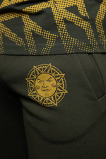 Спорт-брюки Варгградъ мужские хаки жёлтые «Солнце за нас-2» без начёса