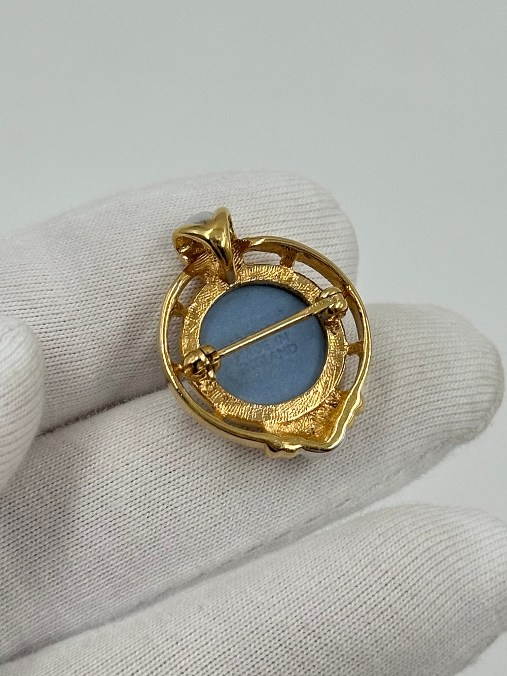 Миниатюрная брошь-кулон Wedgwood голубая