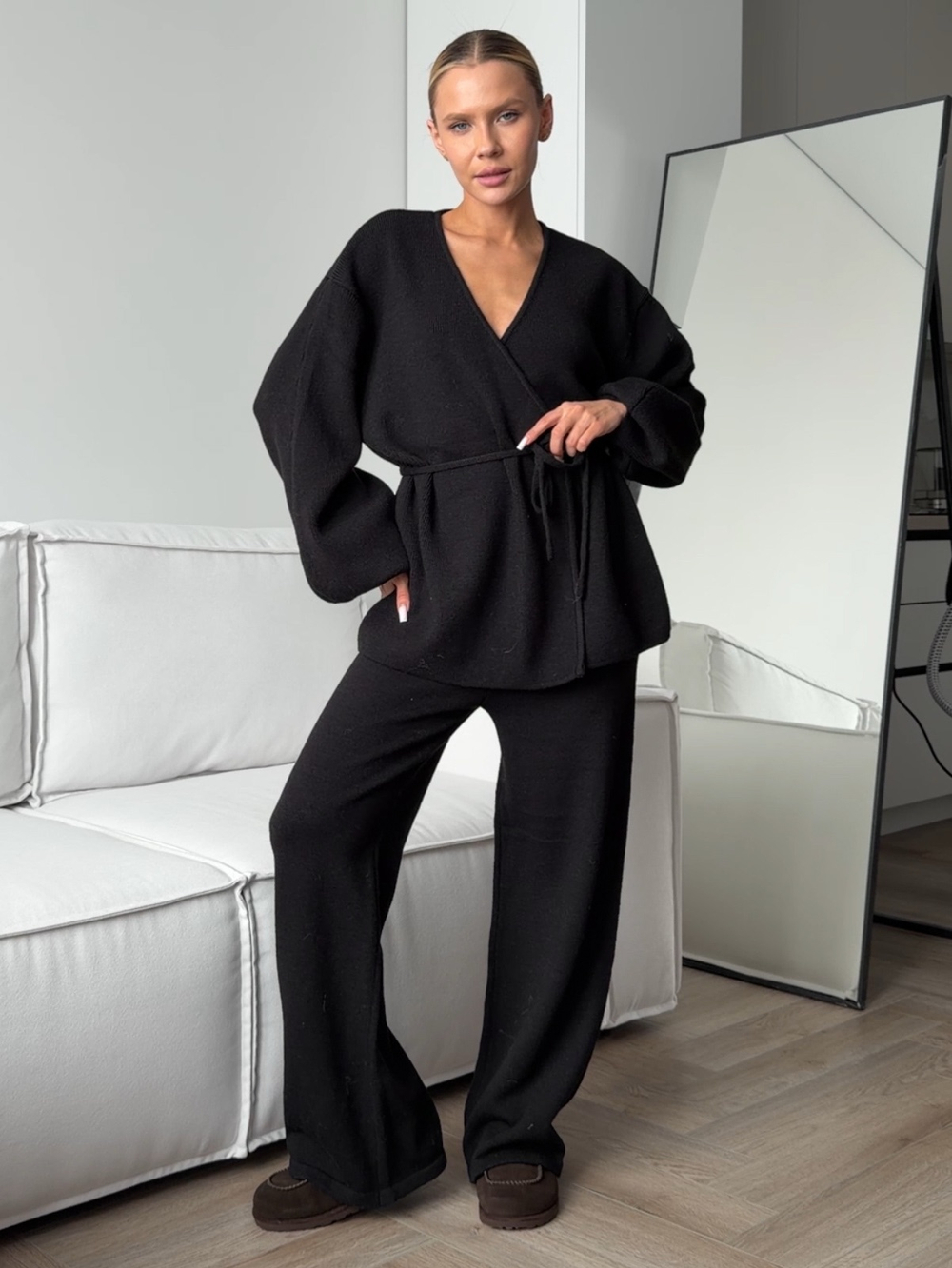 Комплект вязаный, кардиган на завязке и брюки прямого кроя