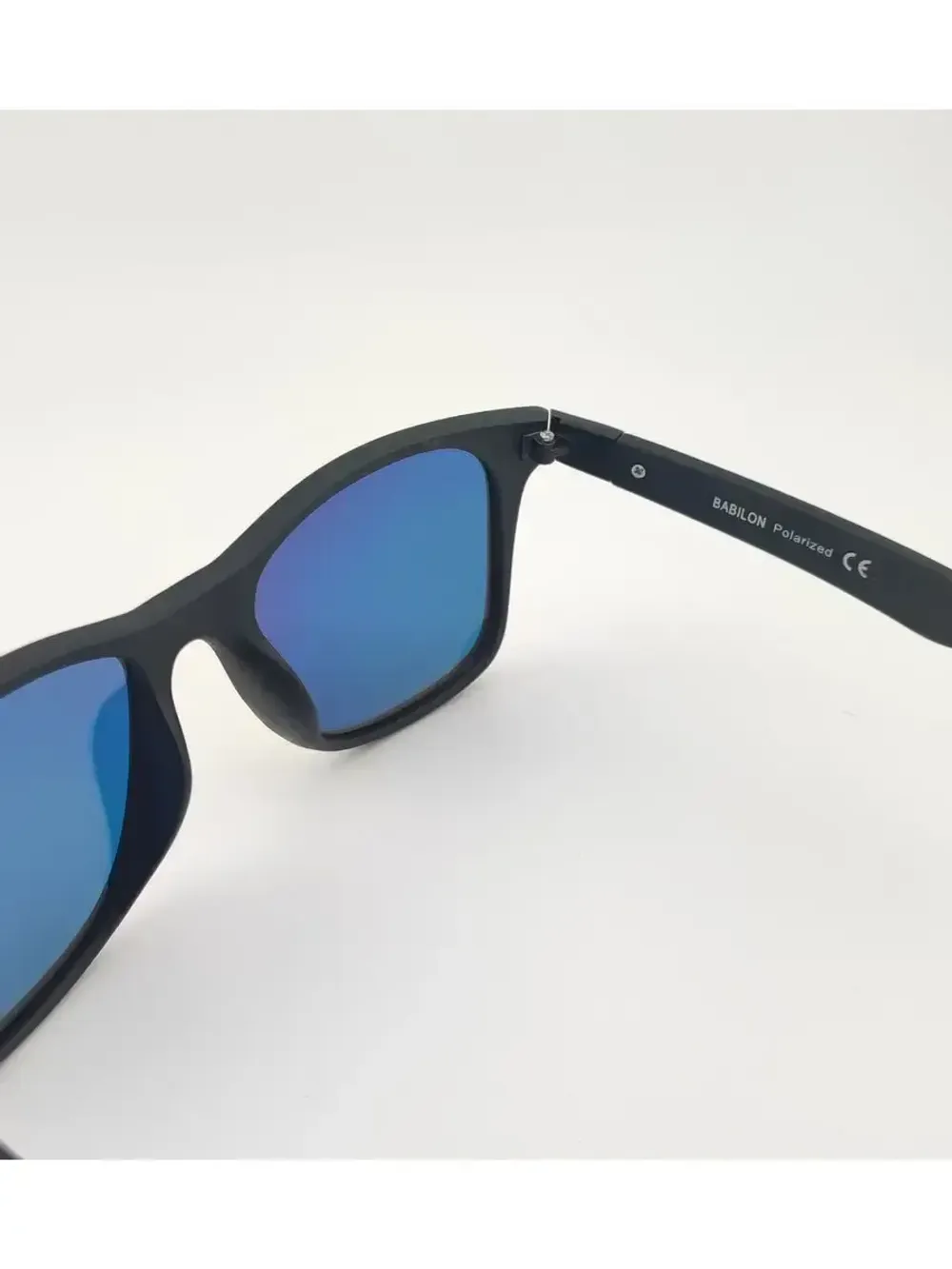 Зеркальные солнцезащитные очки Вайфареры с поляризацией