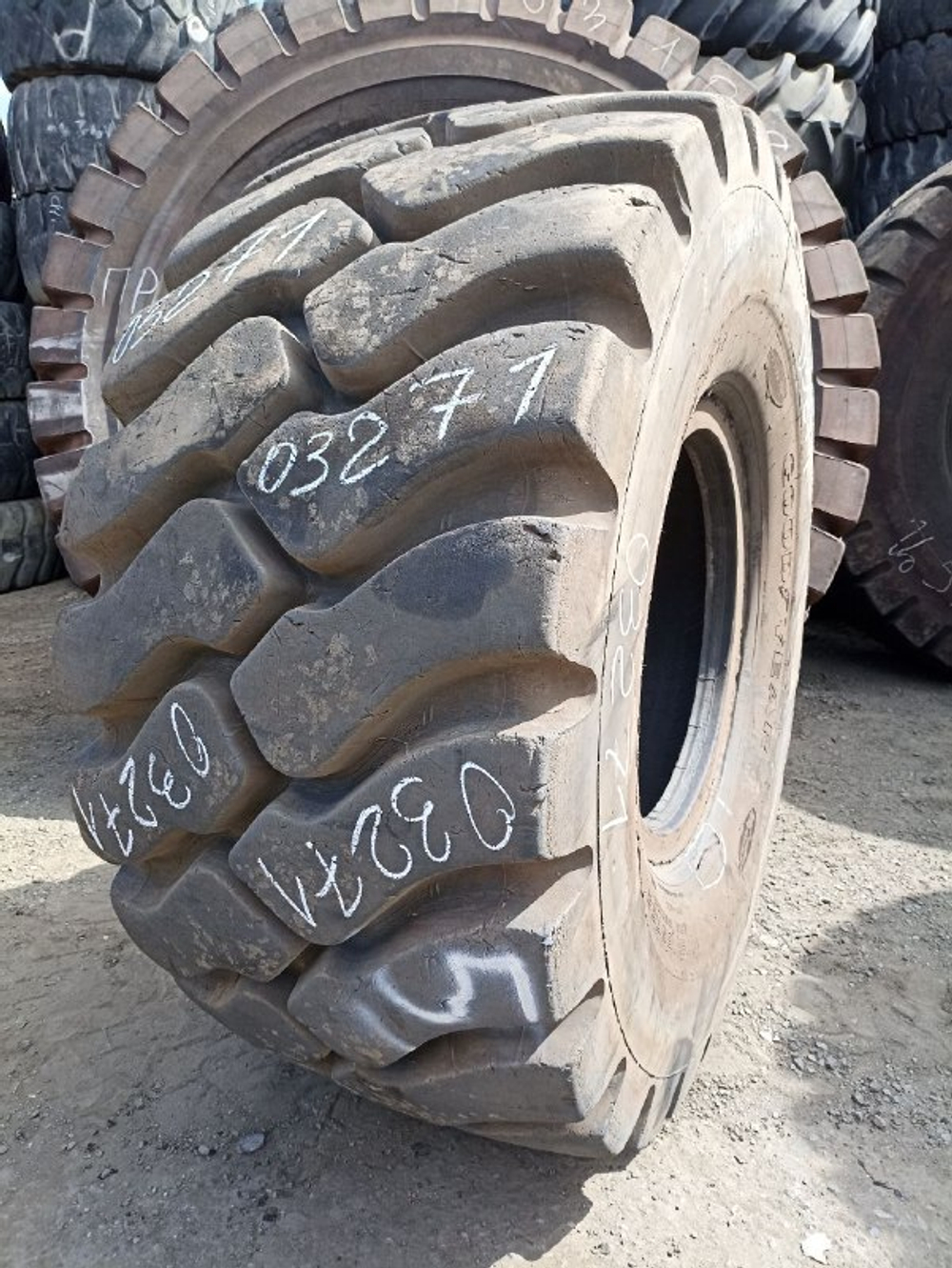 35/65R33 Bridgestone RT-5D шина б/у