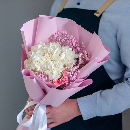 Нежный букет с гортензией