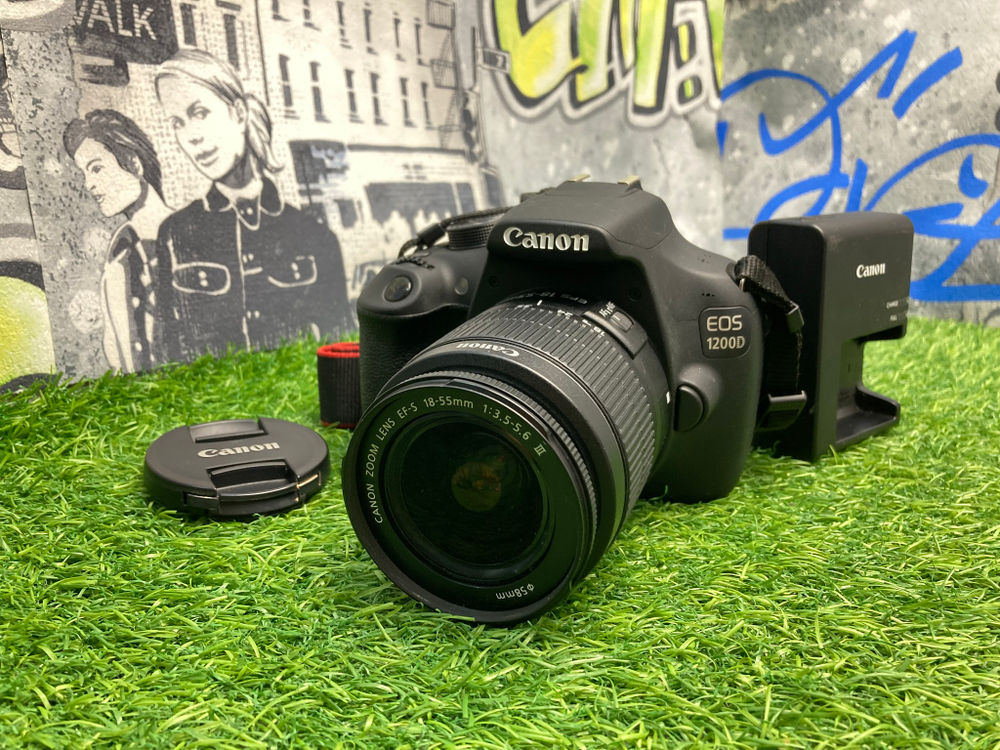 Canon 1200D kit 18-55mm 3.5-5.6 III 3.000 кадров