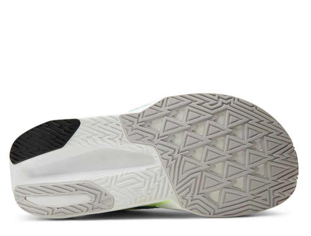 Женские кроссовки для бега New Balance FuelCell Rebel v5 W Желто-Белые