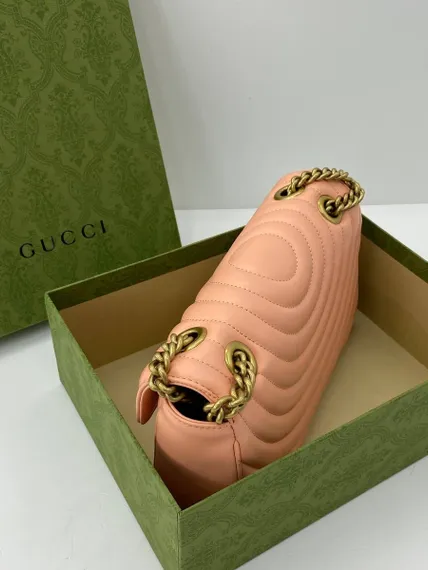 Сумка через плечо Gucci GG Marmont с матовой отделкой персиковый