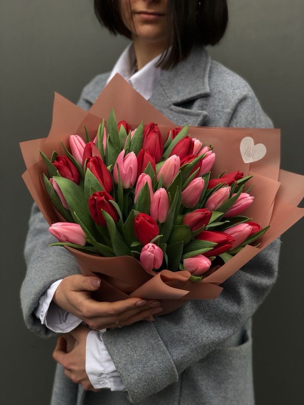 5 красных и 10 розовых