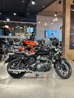Royal Enfield Super Meteor 650 Astral Black (Base)