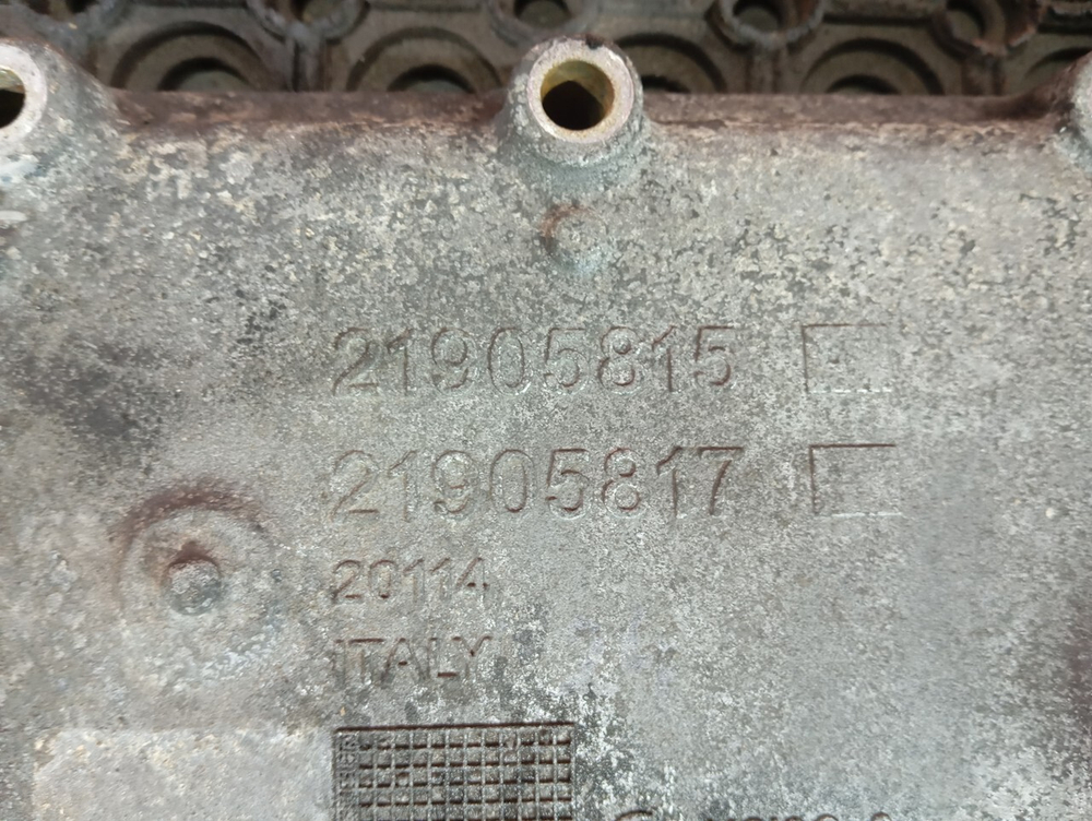 Крышка масляного радиатора в сборе