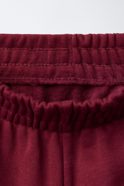 ZARA БРЮКИ-ДЖОГГЕРЫ С НАДПИСЬЮ, ГРАНАТОВЫЙ