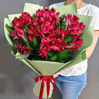Букет из 9 красных альстромерий