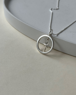 подвеска компас с индивидуальной гравировкой