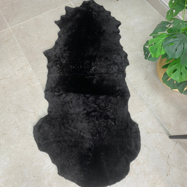 Шкура коврик меховой прикроватный овчина, 150х55 см. (из 2-х шт).