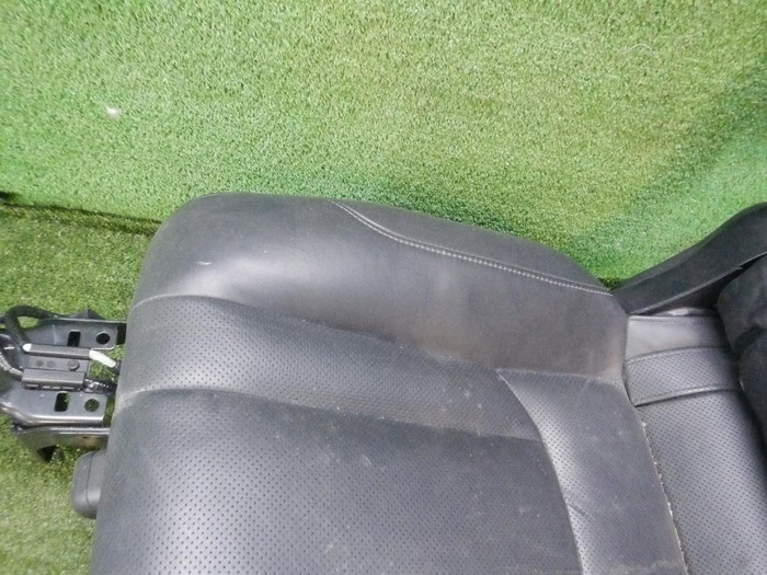 Сиденье заднее правое Lexus LX 3 (2015-2023)