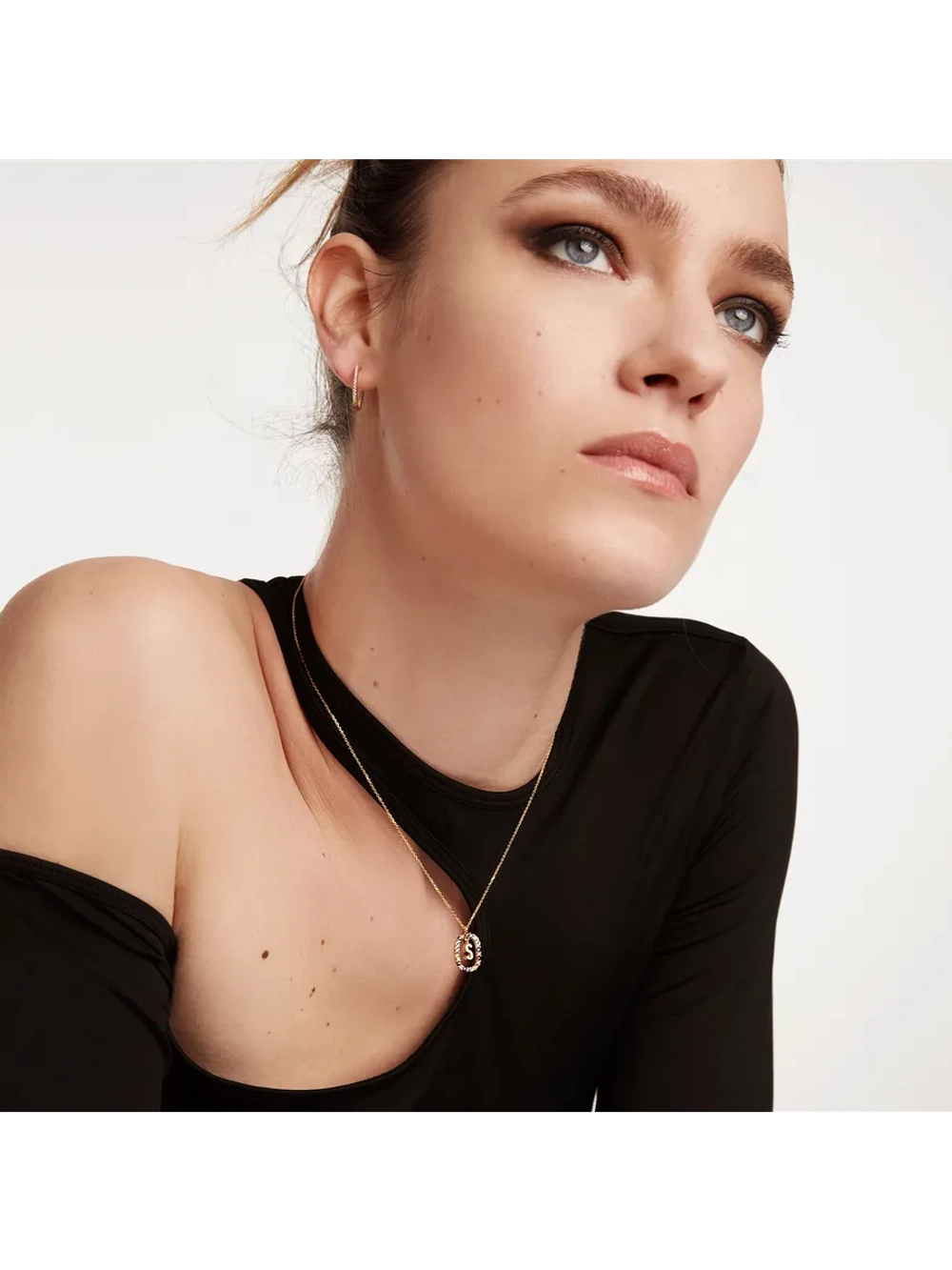 Колье Буква S серебро 925 пробы покрытое золотом