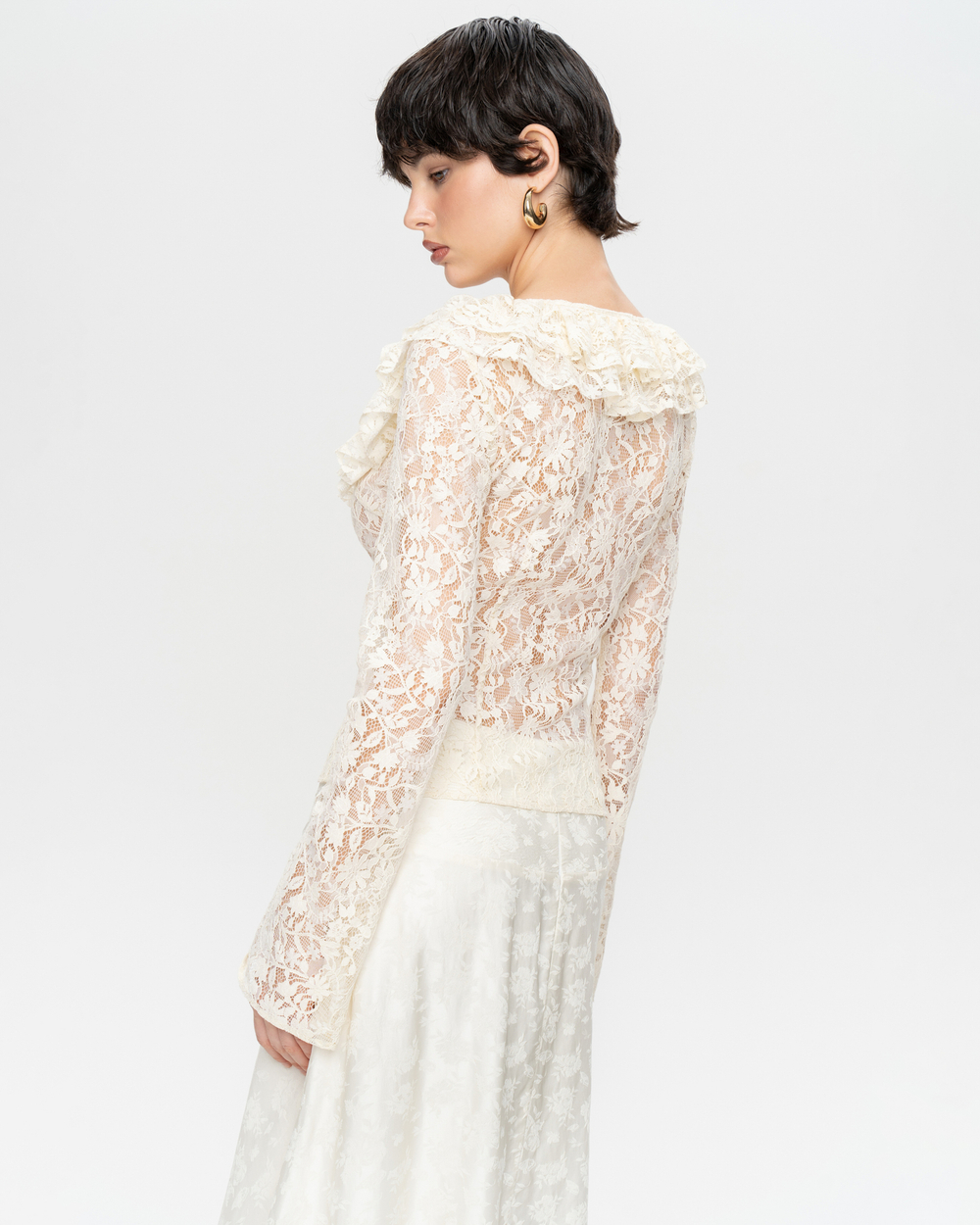 Блуза из кружева с фестонами