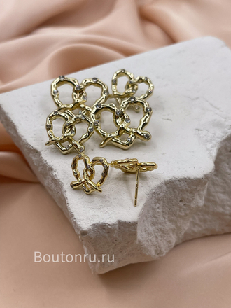 Серьги сердечки золотистые крендельки в стразах