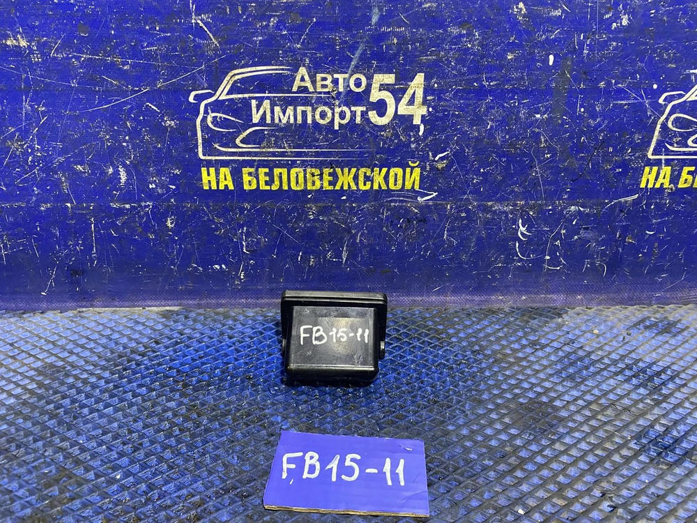 Пепельница NISSAN SUNNY 2000