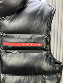 Безрукавка Prada