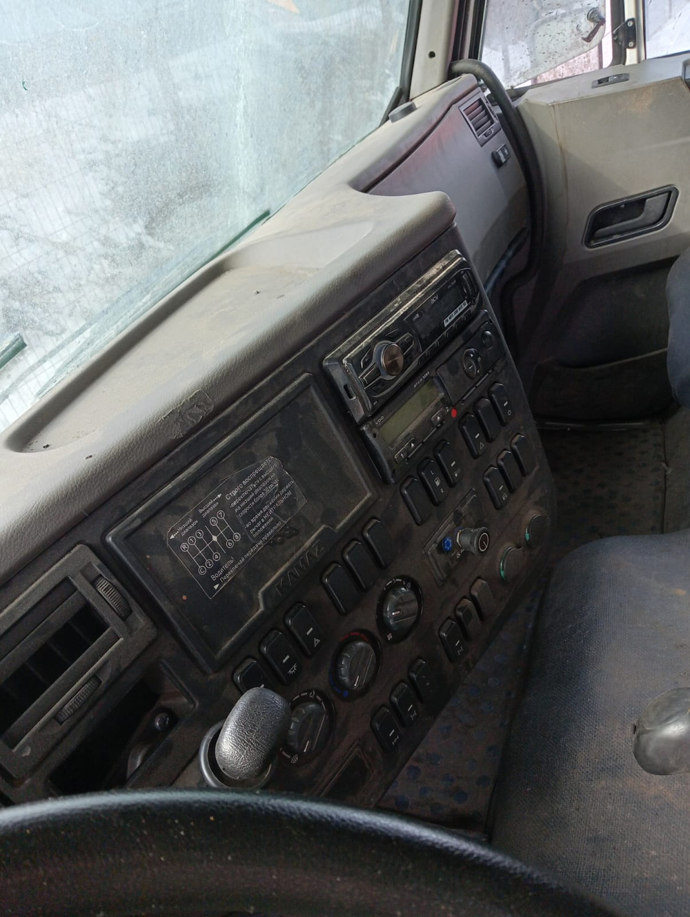 КамАЗ 53504 6x6 Седельный тягач 53504-50 (Дизельный, 11,8 л, 300 л.с., МТ)