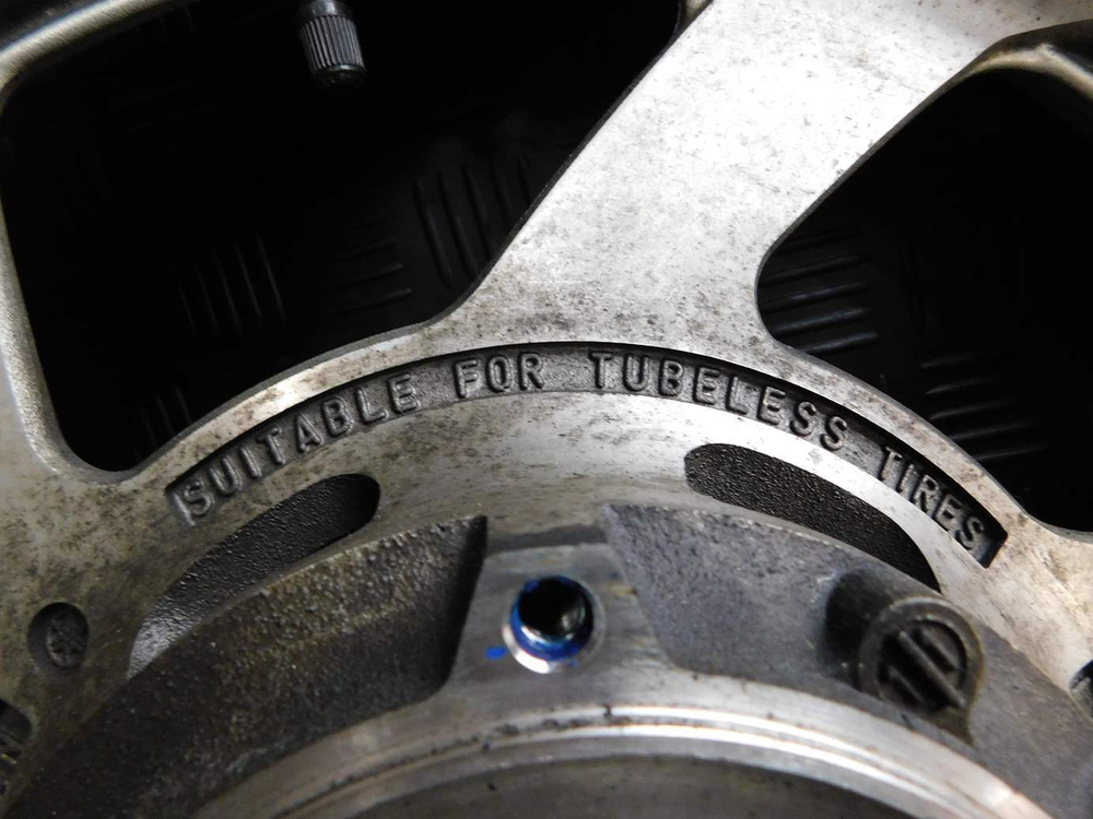 Колесо переднее Yamaha FZX750 3XF.