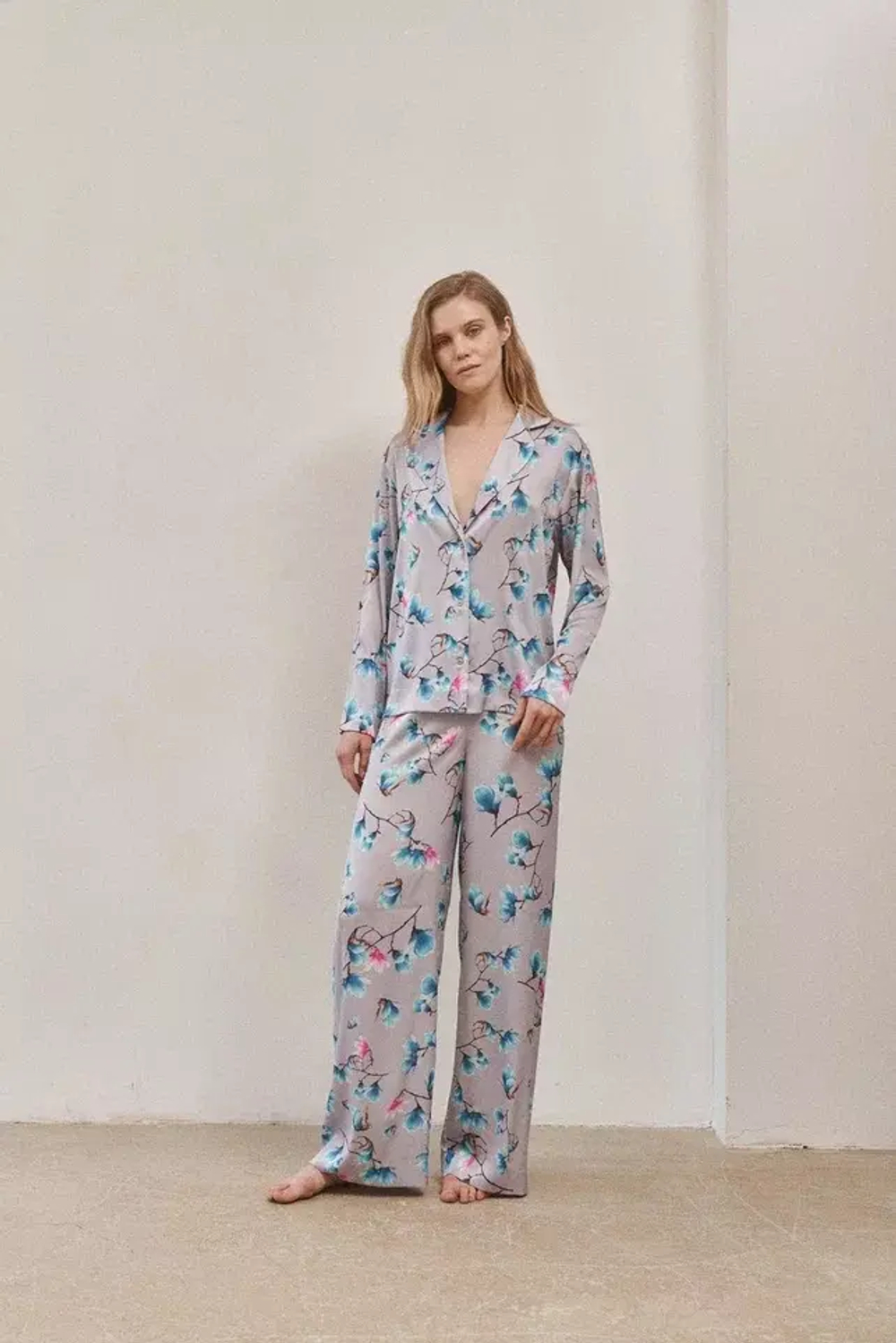 Костюм Silk Магнолии серебро 42-44 р
