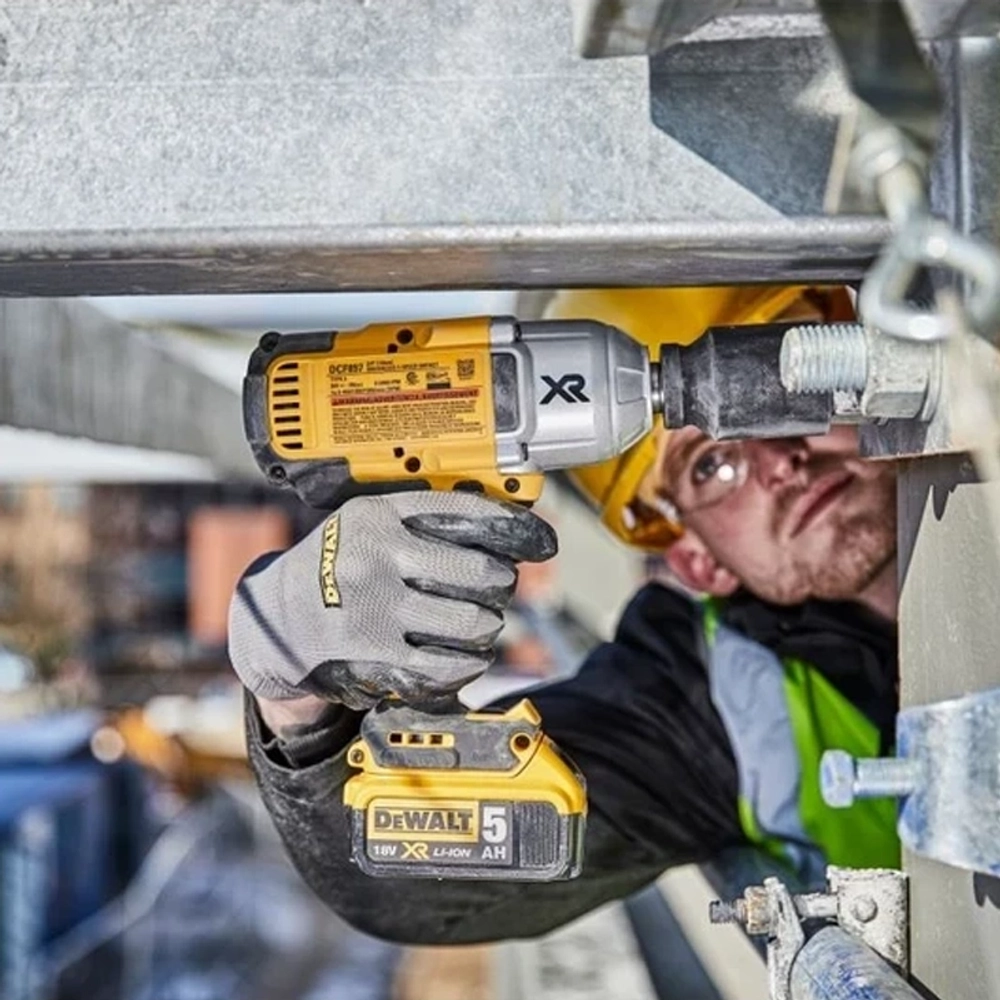 DeWalt DCF897NT-XJ аккумуляторный гайковерт