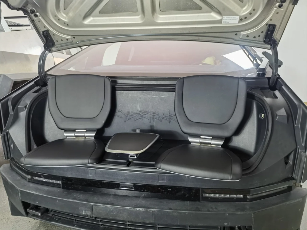 Выдвижные сиденья в багажник для Tesla Cybertruck 2023+ Тесла Кибертрак Сидения