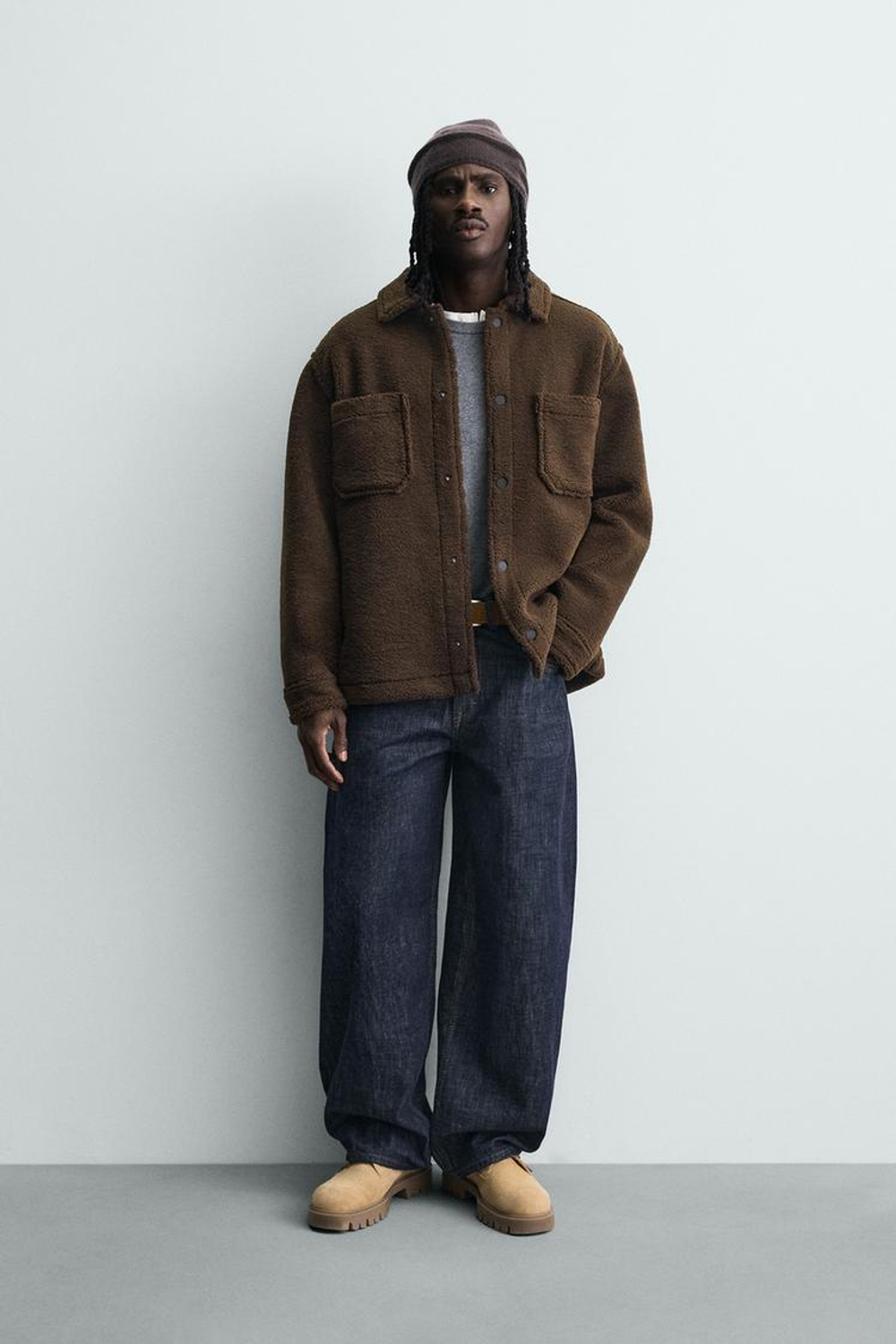 ZARA КУРТКА-РУБАШКА ИЗ ИСКУССТВЕННОЙ ОВЧИНЫ С КАРМАНАМИ, КОРИЧНЕВЫЙ