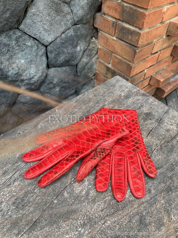 Женские перчатки из кожи питона AC-94