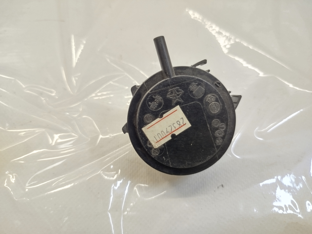523 Датчик уровня воды (Прессостат) для стиральной машины Beko 1250-780-2940 б/у