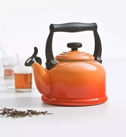 Le Creuset - Традиционный чайник 2,1л Лимон / артикул   92000800516000  / GTIN 630870167949