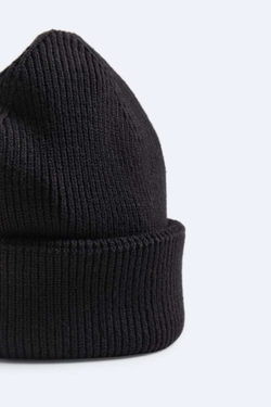 ZARA ТРИКОТАЖНАЯ ШАПКА В РУБЧИК, ЧЕРНЫЙ