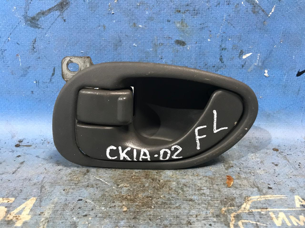 Ручка двери передней левой салонная MITSUBISHI LANCER 2000