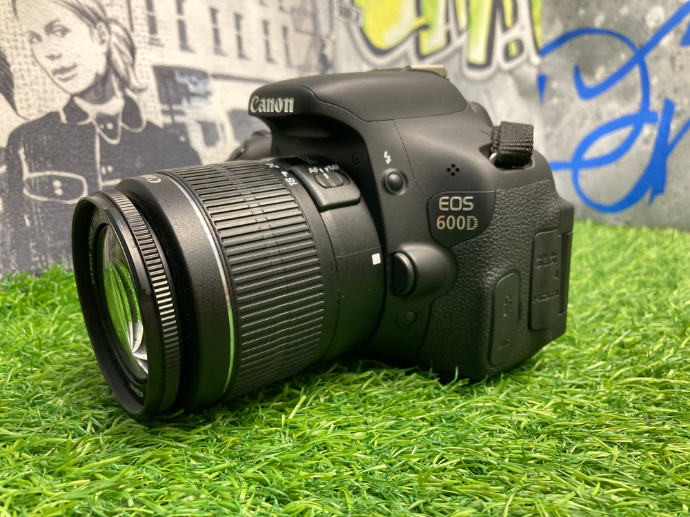 Canon 600D kit 18-55mm 3.5-5.6 III 1.200 кадров