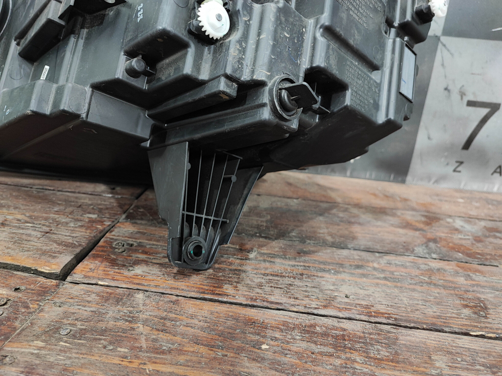 Фара правая LED FAW Bestune T99 19-нв Б/У Оригинал 3711030BQ02A