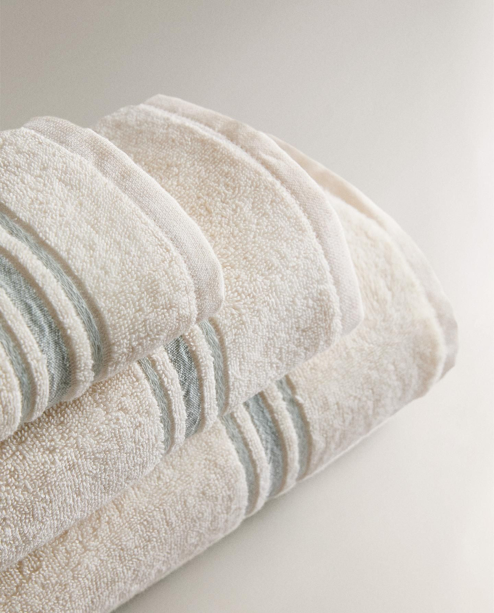 Zara Home - Банное полотенце с цветной бордюром, бежевый, 50х90 см
