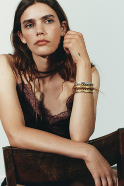 ZARA НАБОР ИЗ ТРЕХ МЕТАЛЛИЧЕСКИХ БРАСЛЕТОВ С ЗАКЛЕПКАМИ, ЗОЛОТОЙ/СЕРЕБРЯНЫЙ