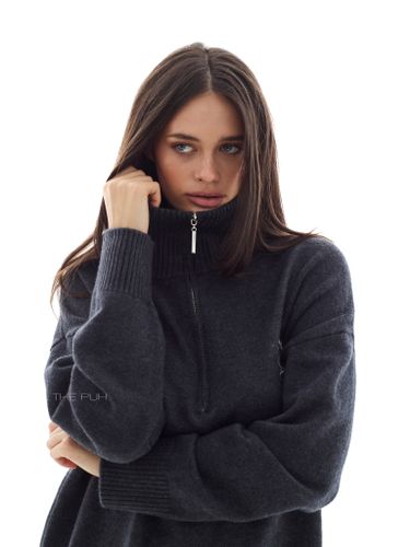 Вязаный костюм с вышивкой в цвете графит