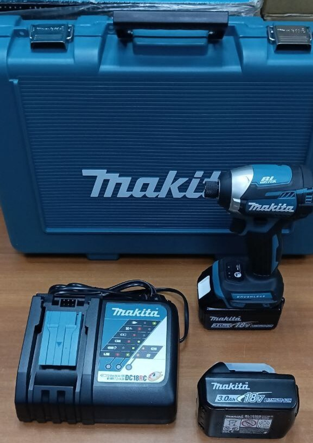 Аккумуляторный ударный шуруповерт Makita DTD154RFE