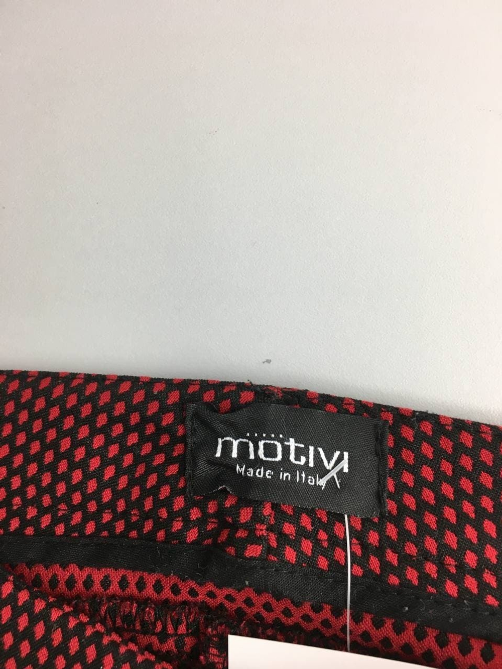 Штаны MOTIVI с принтом имитацией сетки 40 размер